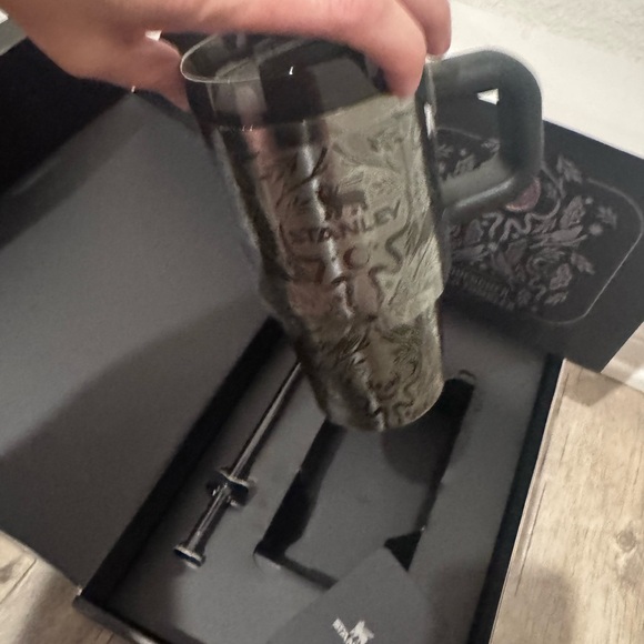 Stanley HALLOWEEN QUENCHER H2.O FLOWSTATE™ TUMBLER | 20 OZ Deadly Damask - Picture 6 of 7